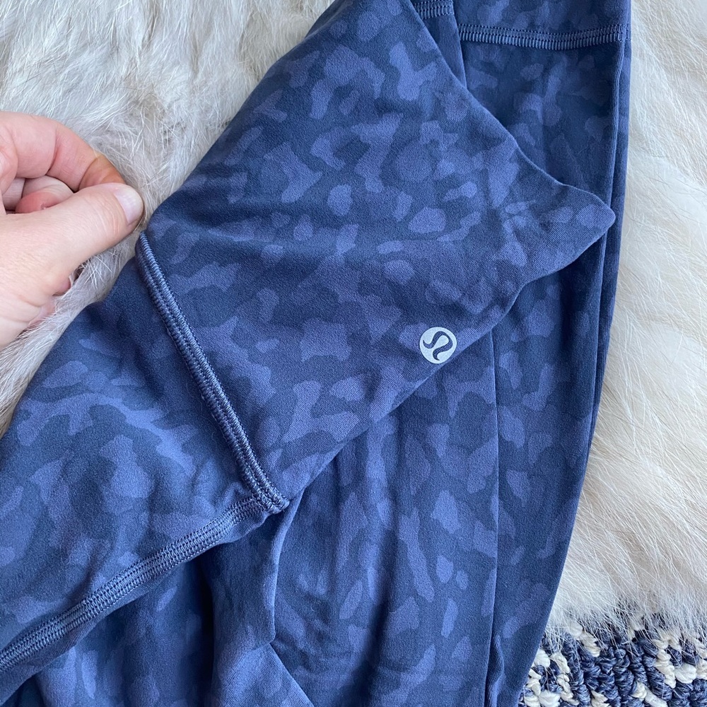 SOLD ON DIFF PLATFORM Lululemon Align Blue Camo Reformation 25” Leggings - Picture 4 of 6